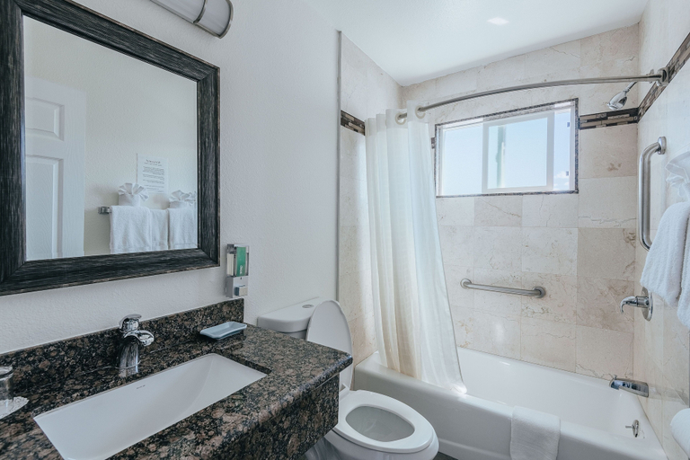 Bathroom 4, Sea Air Inn & Suites - Downtown - Restaurant Row, San Luis Obispo