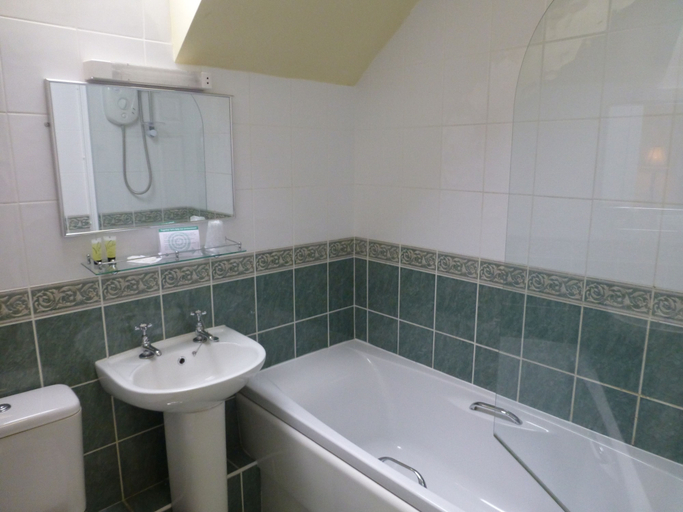 Bathroom 4, The Atherstone Red Lion Hotel, Warwickshire