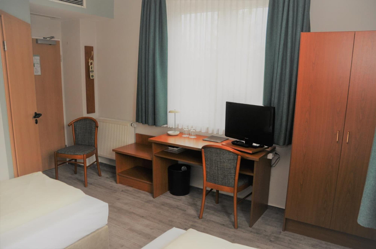 Bedroom 4, Landhotel Buchenkrug, Gütersloh