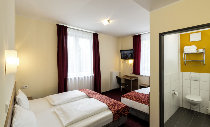 Bedroom 2, Dream Inn Hotel Regensburg, Regensburg