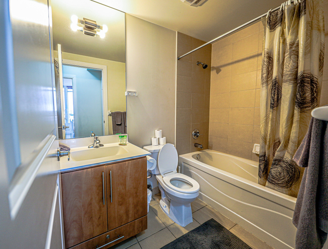 Bathroom, Lake View Luxury Condo by Elite Suites, Peel