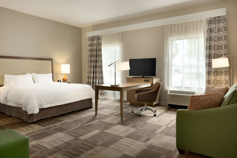 Bedroom 3, Hampton Inn & Suites Largo, Pinellas