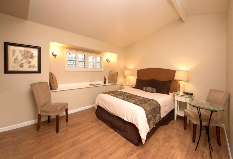 Bedroom 3, Sunset Inn, Monterey