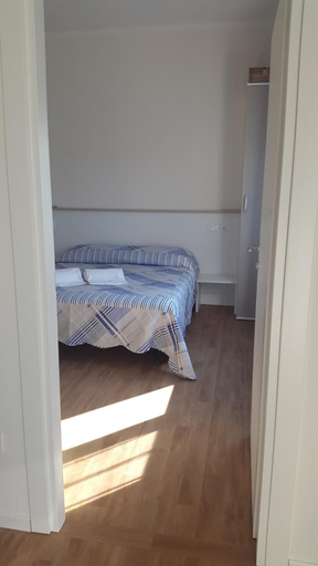 Bedroom 4, Vroom510, Verona