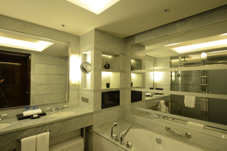 Bathroom 5, Han Yue Lou Hotel Nanjing, Nanjing