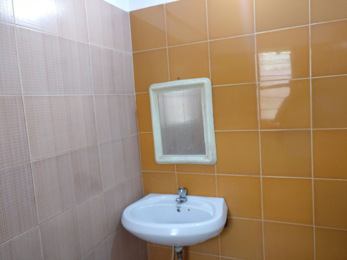 Bathroom 4, HMR Royal Inn, Pune