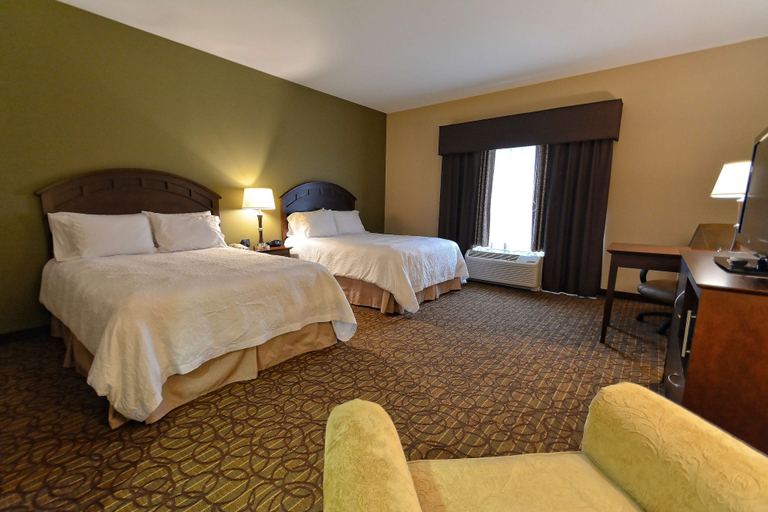 Bedroom 3, Hampton Inn Geneseo, Livingston
