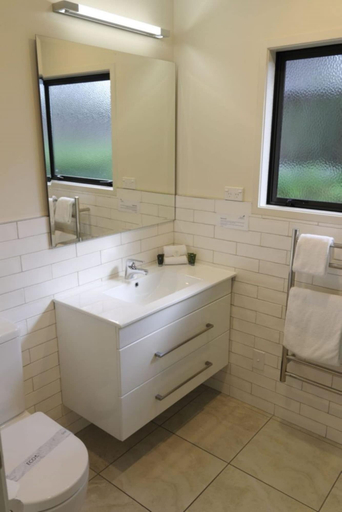 Bathroom, Pacific Rendezvous, Whangarei