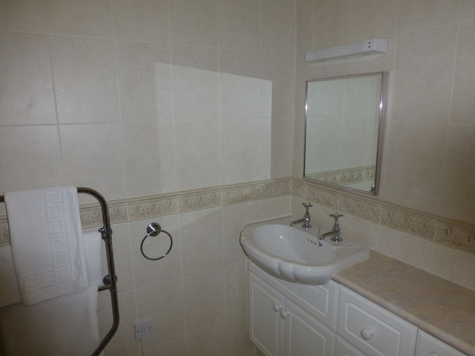 Bathroom 4, The Atherstone Red Lion Hotel, Warwickshire