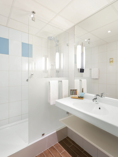 Bathroom 5, Novotel Avignon Nord, Vaucluse