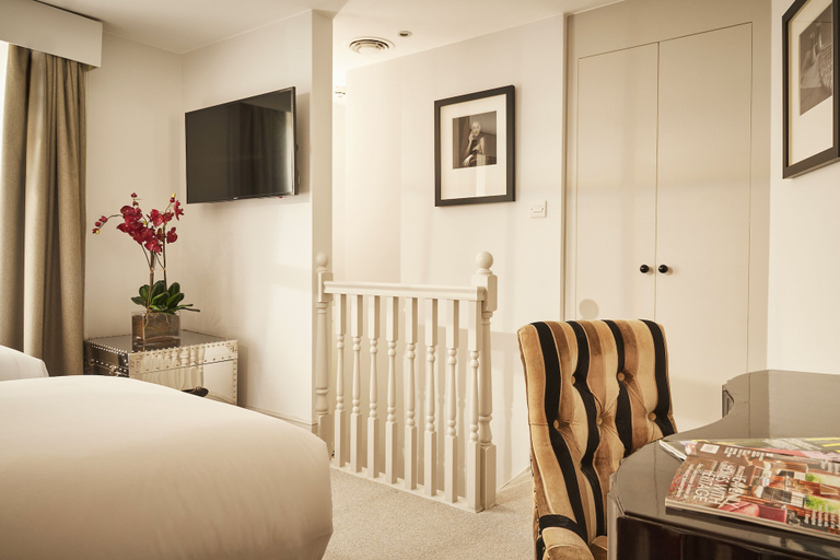 Bedroom 2, Tophams Hotel, London