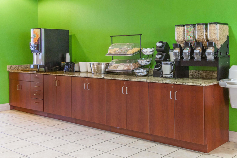 Food & Drinks 5, Microtel Inn & Suites by Wyndham Rogers, Benton