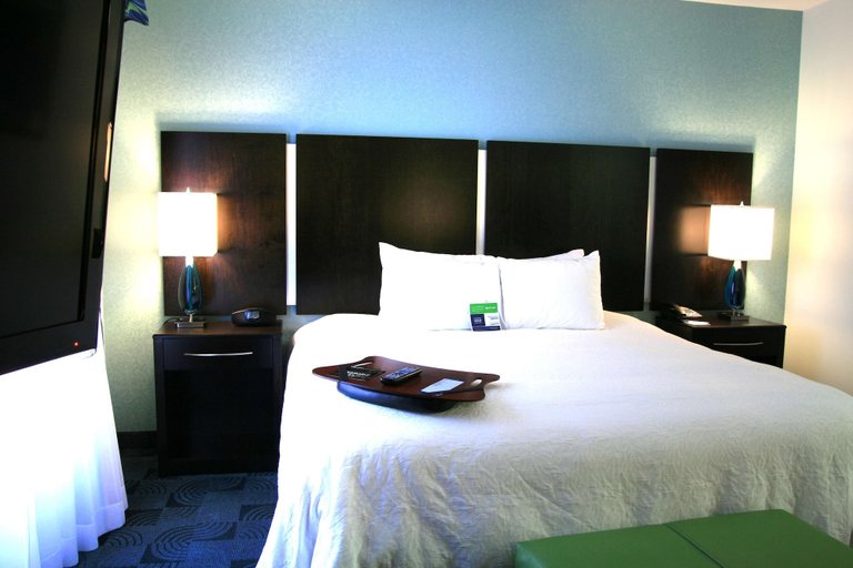 Bedroom 3, Hampton Inn & Suites Dallas/Lewisville-Vista Ridge Mall, TX, Denton