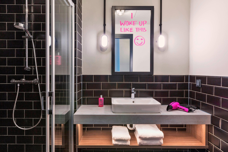 Bathroom 5, Moxy Darmstadt, Darmstadt