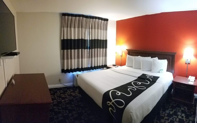 Bedroom 5, Ramada by Wyndham Oceanside, San Diego