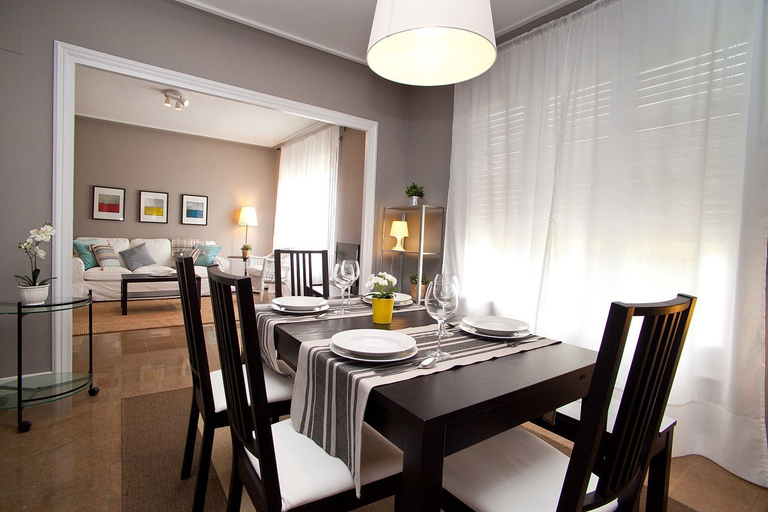 Others 5, Cute & Spacious Eixample Apartment, Barcelona