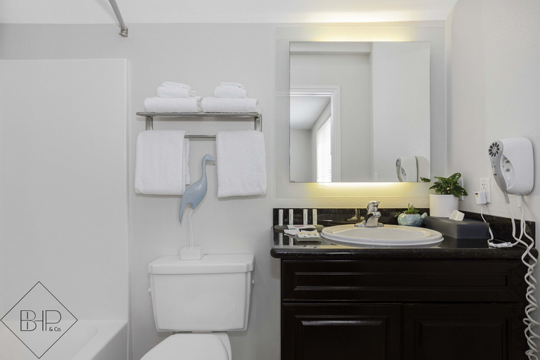 Bathroom 5, The Hotel Oceanside, San Diego