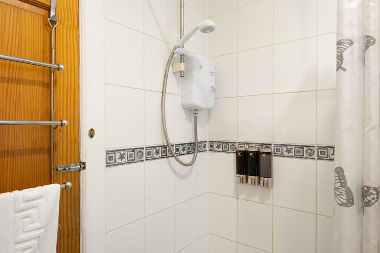 Bathroom 3, Novelty Suites - Roslin Street, Aberdeen