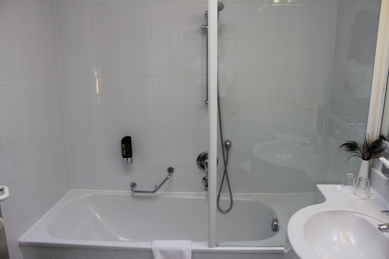 Bathroom 5, Hotel Neutor Express, Salzburg