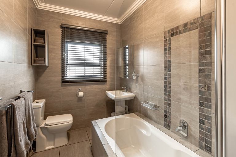 Bathroom 4, Camelot Guest House & Apartments, Dr Kenneth Kaunda