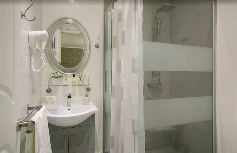 Bathroom 4, Hostal Central Palace Madrid, Madrid