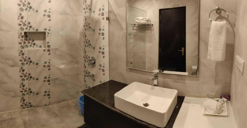 Bathroom 4, Parwati Retreat, Almora