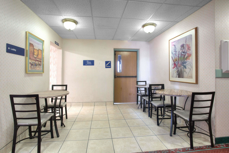 Food & Drinks 5, Microtel Inn by Wyndham Gallup, McKinley