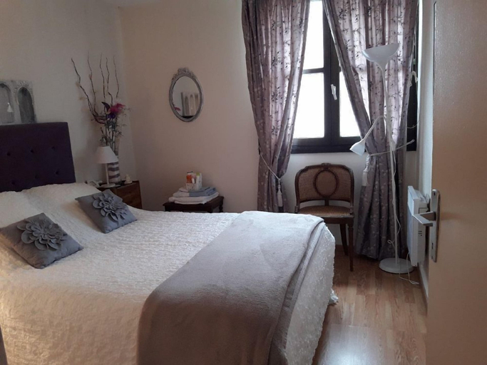 Bedroom, CHAMBRE D'HÔTE CONFORTABLE, Yvelines