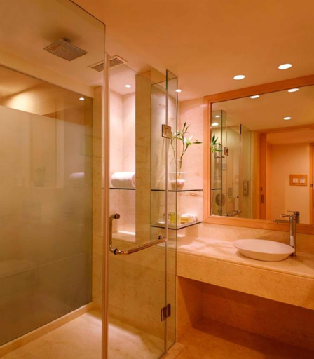 Bathroom 4, Lemon Tree Hotel Banjara Hills, Hyderabad