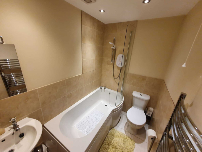Bathroom 3, Martin Lane Farm Holiday Cottages, Lancashire