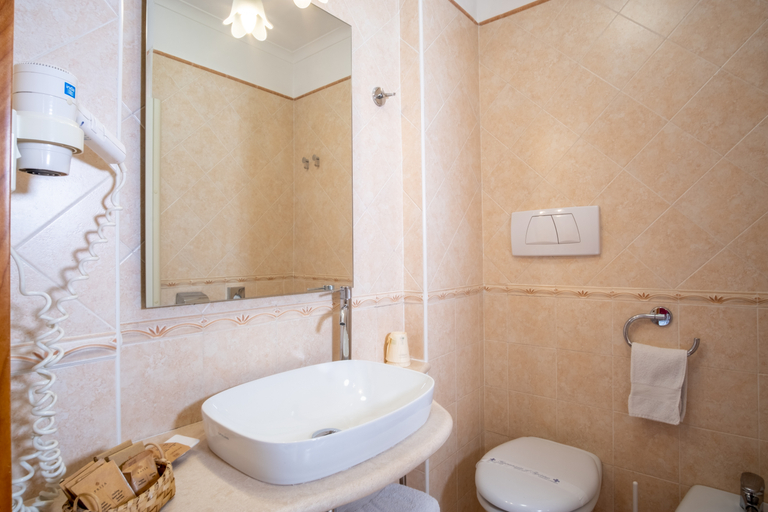Bathroom 4, Hotel Savoia, Napoli
