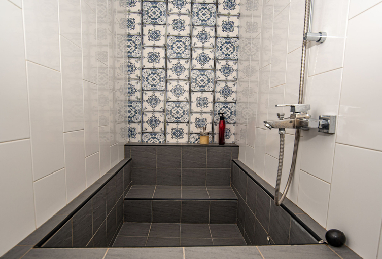 Bathroom 5, Blue House, Tainan