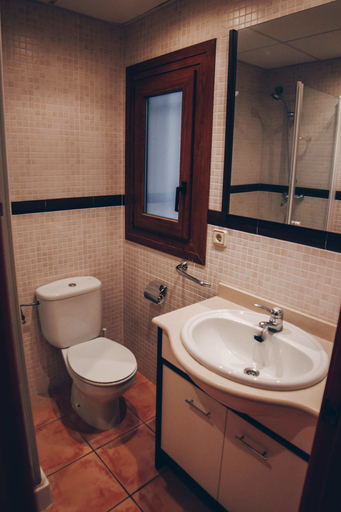 Bathroom 4, Apartamento con Espectaculares Vistas al Mediterráneo, Girona