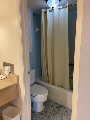 Bathroom 5, Buccaneer Inn, Franklin