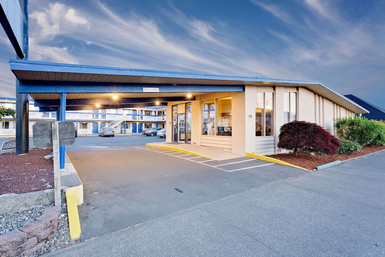 Exterior & Views 2, Travelodge by Wyndham Aberdeen, Grays Harbor