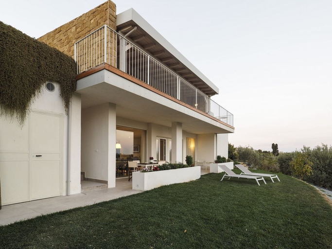 Exterior 4, Helorus - Zagara Bianca, Syracuse
