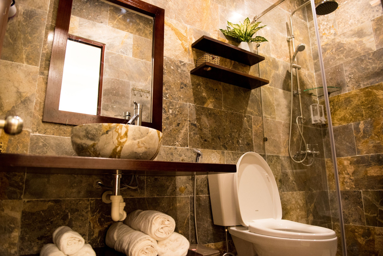 Bathroom 5, Ngo House 2 Villa, Da Nang