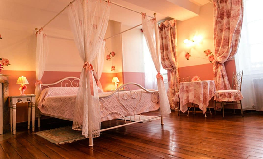 Bedroom 2, Le Domaine du Chêne Vert, Mayenne