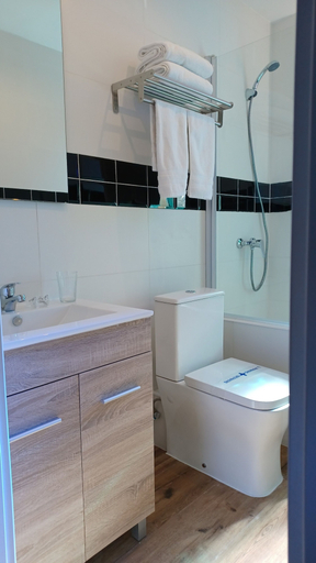 Bathroom 5, C&H Aravaca Garden, Madrid