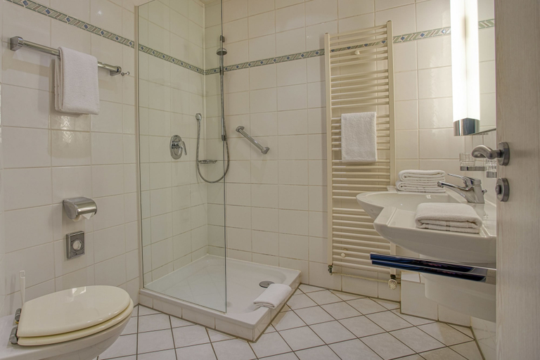 Bathroom 5, Hotel Kischers Landhaus, Region Hannover