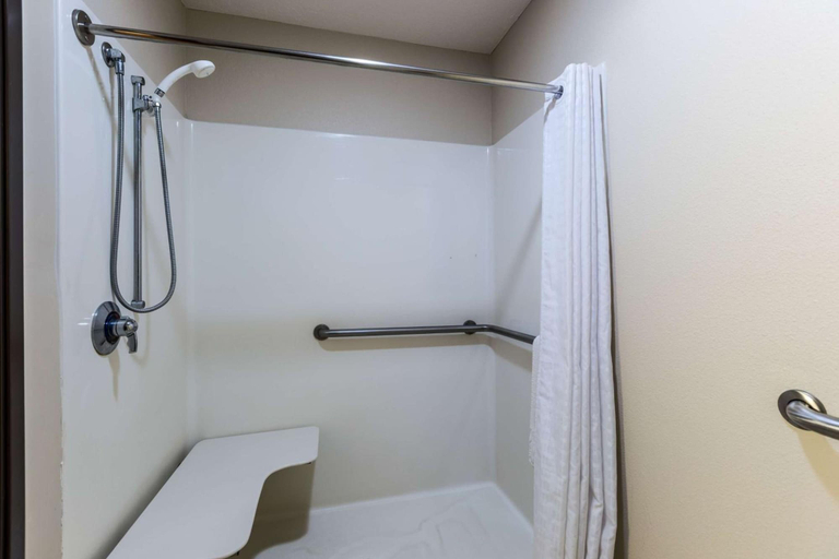 Bathroom 4, Motel 6 Percival, IA, Fremont