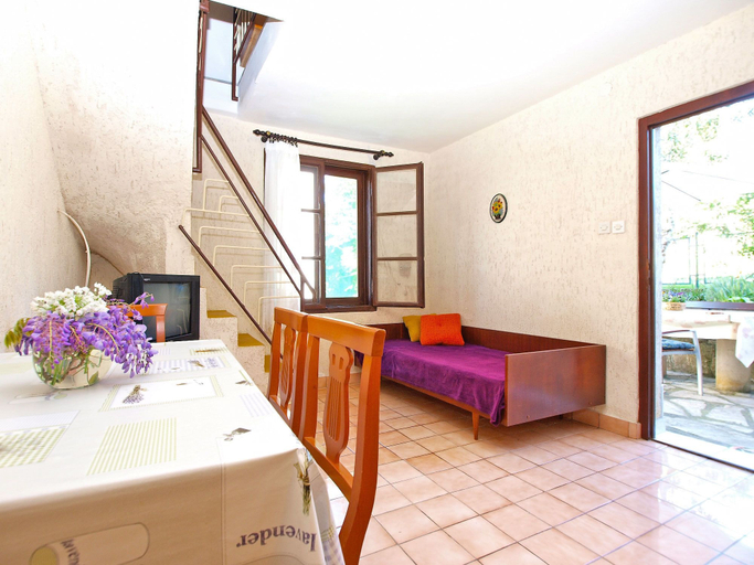 Others 4, Apartment 950, Medulin