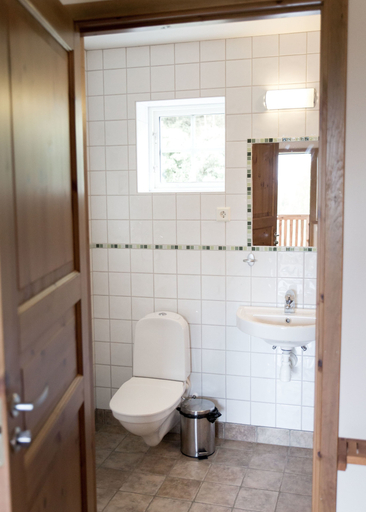 Bathroom, Sju Sjöar Konferens, Mark