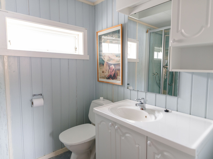 Bathroom 4, Lofoten Cottages, Flakstad