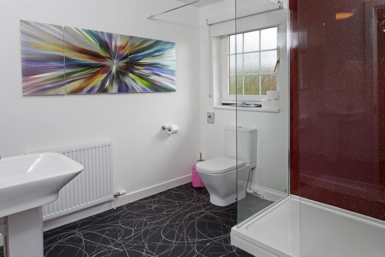 Bathroom 3, La Fortuna Lodges, Stirling