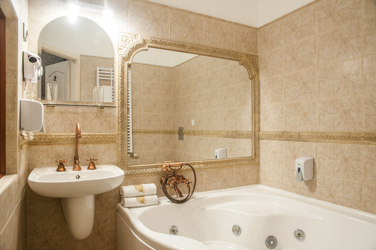 Bathroom 4, Cotton House Hotel Budapest, Budapesti