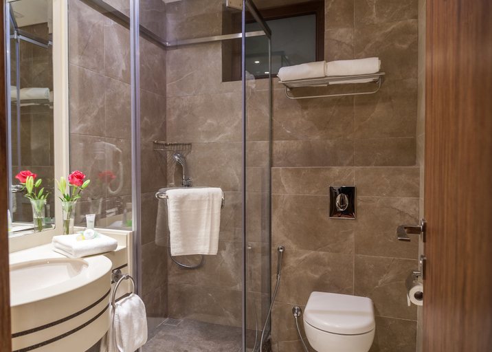 Bathroom 5, Gerasa Hotel, Salt