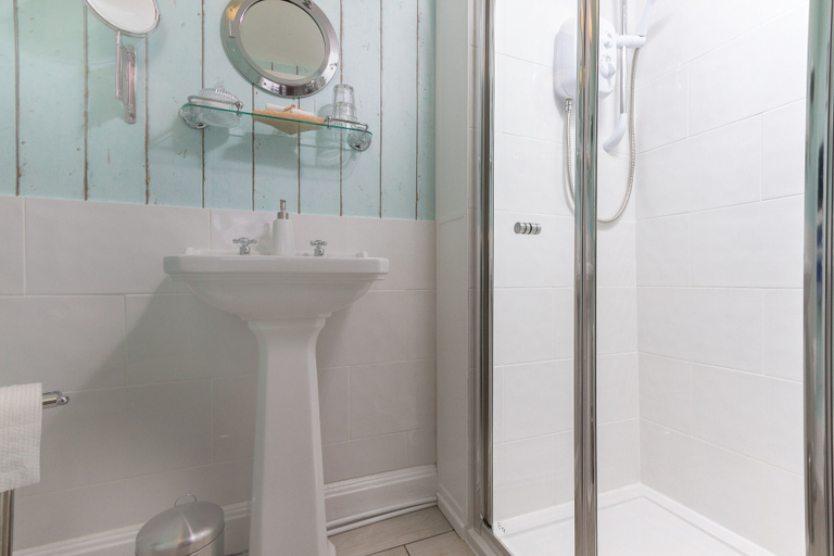 Bathroom 3, Puddle Duck Lodge, Cumbria