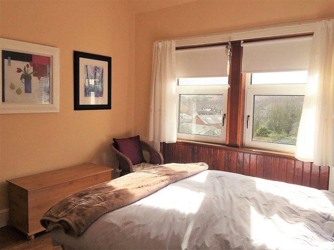 Bedroom 2, Glasgow Emo, East Renfrewshire