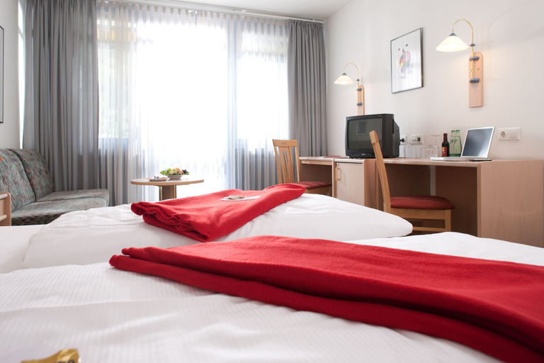 Bedroom 2, Behringers Freizeit- & Tagungshotel, Forchheim